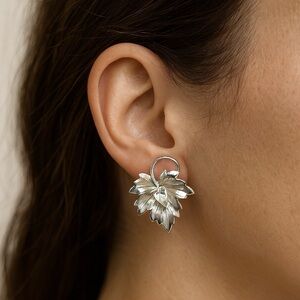 Vintage Carl-Art Sterling Maple Leaf Earrings Screwback Signed 7/8”